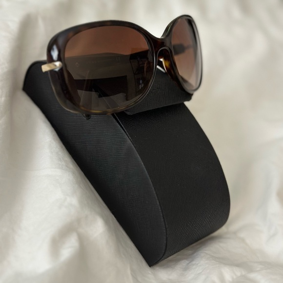 PRADA TORTOISE SHELL SUNNIES 🕶️ - Picture 3 of 4